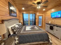 3 Bedroom 3 Bath - Indoor Swimming Pool - Game Room- 2 minutes off the Parkway - 4 Sao