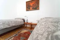 Large, quiet vacation apartment (approx. 70sqm) with large balcony and shared use of the garden