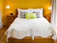 2 bed Barn, open living space , pet friendly, rural, with easy access from M4 Hotels in Usk