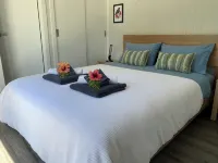 Te Henga Hideaway - Chalets
