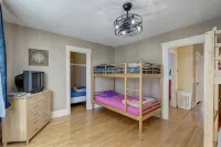 Enjoy Lakefront living with family!