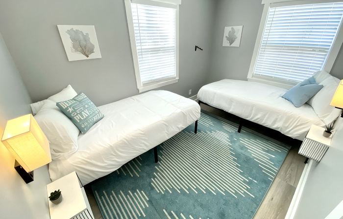Block to Beach! Fossil Hunting, Hot Tub, Coffee Bar, Screened Deck, 1hr to DC