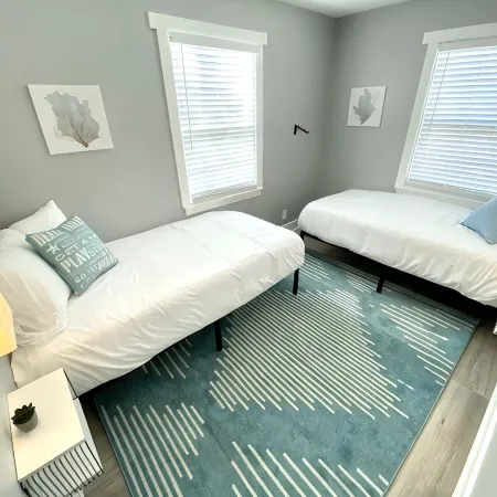 Block to Beach! Fossil Hunting, Hot Tub, Coffee Bar, Screened Deck, 1hr to DC