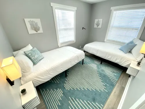 Block to Beach! Fossil Hunting, Hot Tub, Coffee Bar, Screened Deck, 1hr to DC