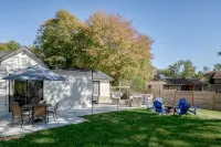 The Glenn; Mid-century home with hot tub, fire pit, bicycles & more - Boutique