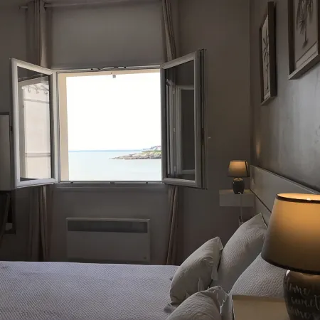 Stunning sea view ROYAN PONTAILLAC, 4 bedrooms, 2 showers, 1 bath, 4 nights mini