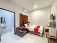 RedDoorz near Siloam Hospital Mataram
