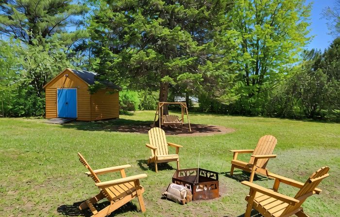 Cozy Errol Home conveniently close to town and with snowmobile access!