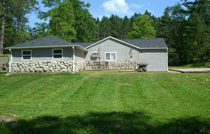 The Perfect Getaway *Sleeps  Pet Friendly  *Traverse City *Crystal Mountain