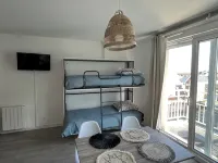 Studio Rénové à 30 Mètre de la Plage, 300 Mètre du Centre Ville 4 Couchages - balcony
