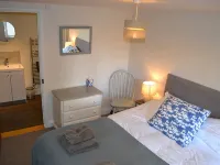 Luxury 4 bedroom North Norfolk cottage in lovely coastal village location Hotel a Holt