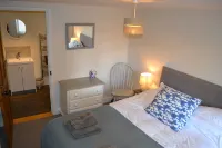 Luxury 4 bedroom North Norfolk cottage in lovely coastal village location