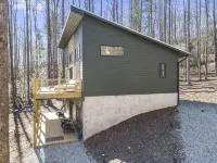 NEW Mountain Modern Hideaway! - Walk to Disc Golf Отели в г. Мак-Дауэлл