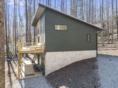 NEW Mountain Modern Hideaway! - Walk to Disc Golf