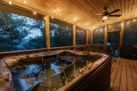 VALKYRIE Secluded Romantic River Cabin River and Mountain Views Log/Stone Cabin
