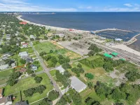 Scenic Sandpiper by the Shore - 4-Star