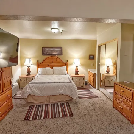 Deluxe, Spacious Studio Condo in the Heart of Prospector Square, w/ Full Kitchen