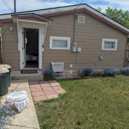Charming 2-bedroom cottage in the great little town of Dillon with WiFi