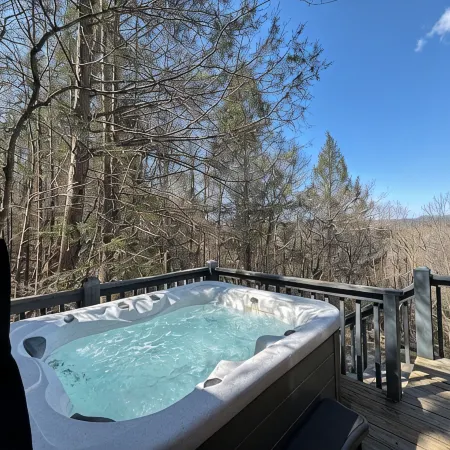 Rooster's Perch Cabin at Country Manor Acres in Townsend, TN
