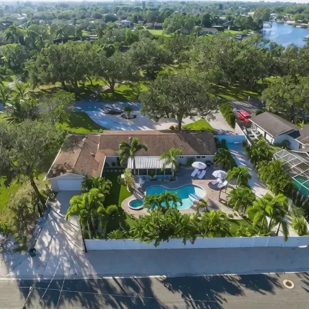 Pool, hot tub, putting green, pickleball, tiki bar, fire pit Отели в г. Уэст-Брейдентон