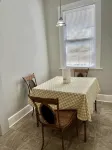 Historical Spacious 1-Bedroom Apartment Unit 3 - Homestays