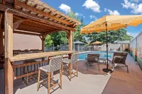 Luxury Amenity Paradise! Sleeps 18 - Pool, Hot Tub, Game Room, Golf, Fire Pit! - Private Pools