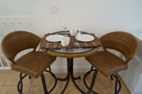 "Gorgeous and Open" 2 Bedroom / 2 Bath Villa - 4-stjärniga