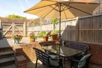Eighty-Eight, Cathedral View with Private Parking & EV Charger - balcony