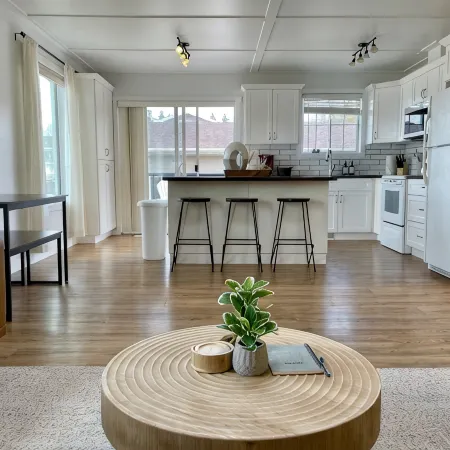 Spacious 4-BR Home near Jasper!