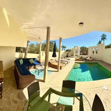 Casa Reyes. Gorgeous 6 Bedroom Home, Walk to the Beach, Heated Pool & Ocean View