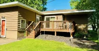 Cozy 2-bedroom house in Lake Hallie - Between Chippewa Falls and Eau Claire - 3つ星