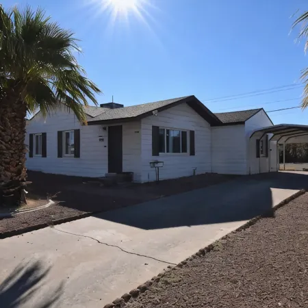 Newly Renovated Charming 3 bedroom Las Vegas Home Отели рядом с достопримечательностью «Амфитеатр Хендерсона»