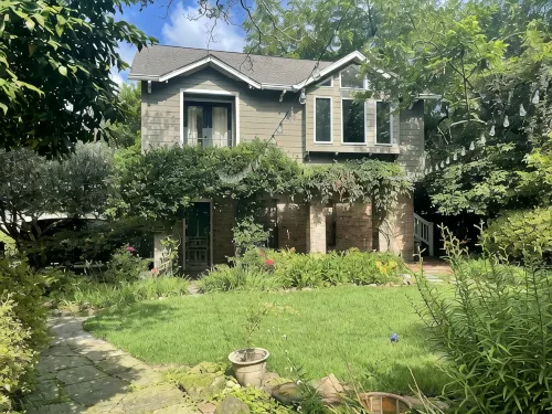 Garden 1BR Cottage off Devine St in Historic Columbia home
