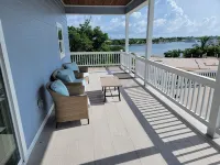 Indigo House with private pool, dock slip, & house generator on Green Turtle Cay - Boutique