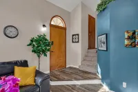 Entire 3-level, 3 BRM home w/King/Queen/Twin beds