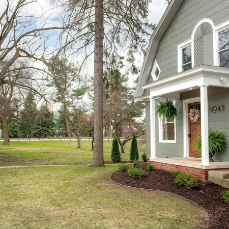 Charming 1 Bed Historical Apartment - Steps to Downtown Midland