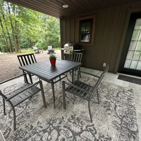 Pine Ridge Cabin House - Cozy Retreat In Woodland Setting With Hiking Trails