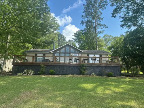 Logan Martin Lake- 3Br Waterfront Home with Breathtaking Views and Calm Waters