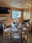 Beautiful Upper Suite on Nelson Lake with Balcony & Lakeviews!