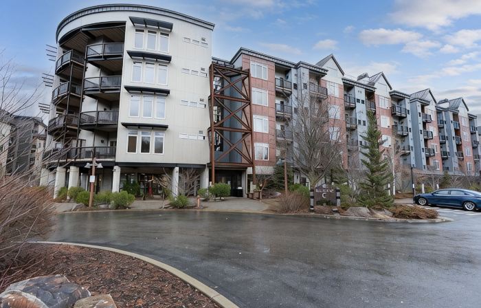 Amazing Unit!  Sleeps 5. Swim or Ski out your front door. On site at Silver Mt.