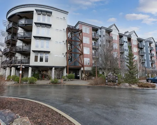 Amazing Unit!  Sleeps 5. Swim or Ski out your front door. On site at Silver Mt. Hotels in Kellogg