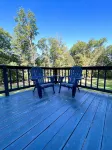 Cozy Chalet: Newly Renovated Two Bedroom with WiFi, Deck, Fire Pit & Grill