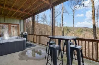 Million dollar Mountain View! Hot tub, Fire place, Game room & Fire pit!