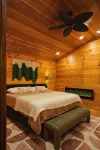 Peaceful Mountain Log Cabin Getaway with Hot Tub!