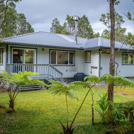 Lovely Private Home 5 minutes to Hawaii Volcanoes National Park