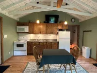 Country cabin for two near Pine Creek within minutes to area attractions!