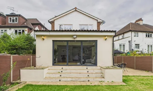 Modern 4 Bedroom Spacious House with Garden and Free Parking