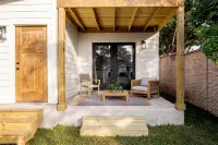 Couple's Lake House - pet friendly - kayaks & SUP boards
