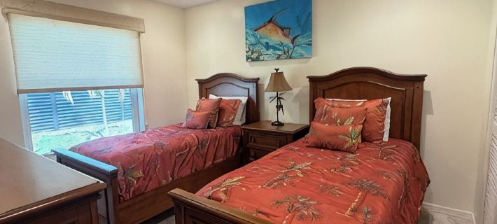 Island Living, Within Walking Distance To Beach Restaurants Shops Parks Marina Hotels in Vero Beach