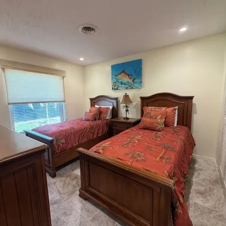 Island Living, Within Walking Distance To Beach Restaurants Shops Parks Marina